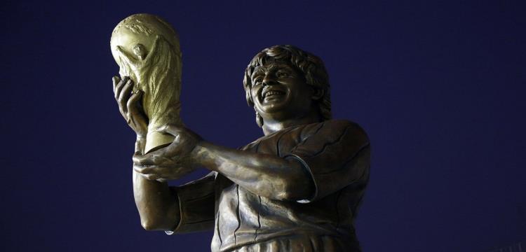 تمثال مارادونا